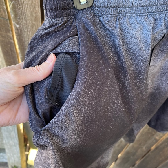 Lululemon Men’s Pace Breaker 9” Shorts In Ocean Spray Ice Grey Black Sz XL - Picture 7 of 16